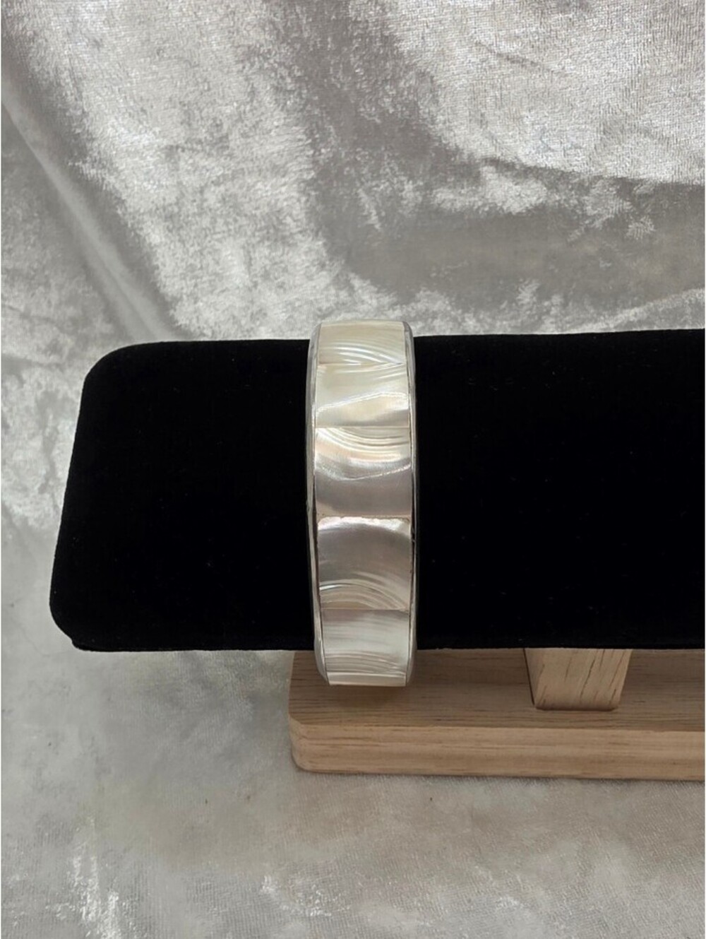 Vintage White Mother of Pearl Mosaic Wide Silver Tone Bangle Bracelet 7.75”